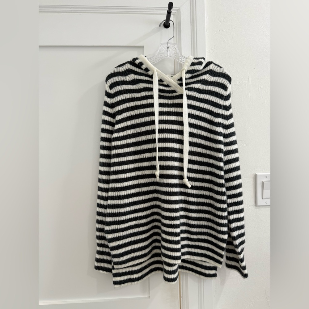 Gap white and black knit hooded oversized sweater